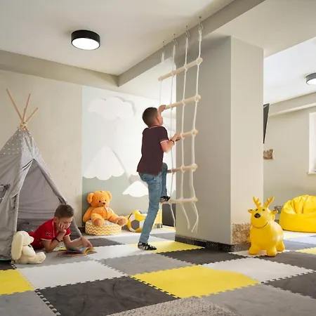 Kristina & Couette-café 4*